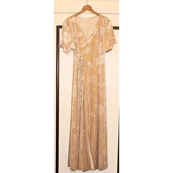 Baltic Born - Matthews Embossed Velvet Maxi Dress in Champagne, Small - Picture 6 of 11